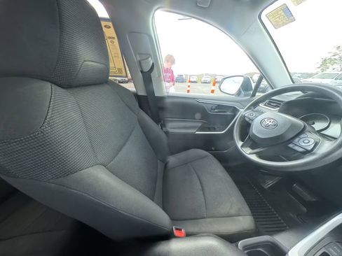 Used 2020 Toyota RAV4 LE image 26