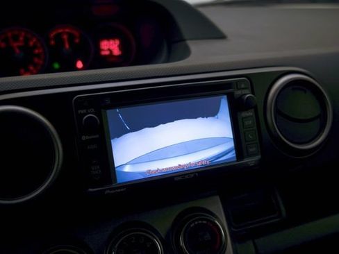 Used 2015 Scion xB FWD image 28