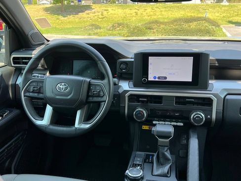 Used 2024 Toyota Tacoma SR5 w/ SR5 Upgrade Package AWD/4WD image 21