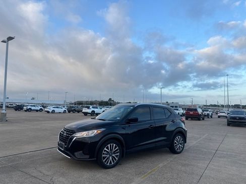 Used 2023 Nissan Kicks SV FWD image 10