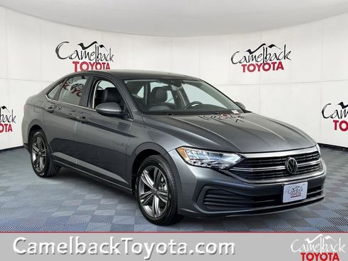 Used 2024 Volkswagen Jetta SE image 1