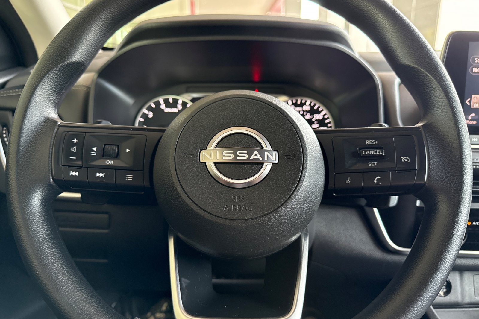 Used 2024 Nissan Rogue S FWD image 23