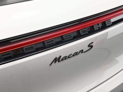 Certified 2022 Porsche Macan S AWD/4WD image 30