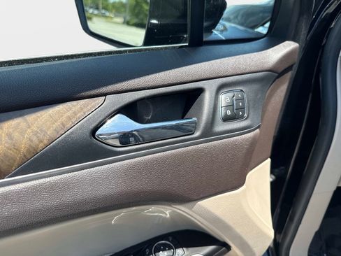 Used 2019 Lincoln MKC Reserve FWD image 17