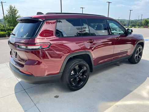 Used 2024 Jeep Grand Cherokee L Limited w/ Black Appearance Package AWD/4WD image 20
