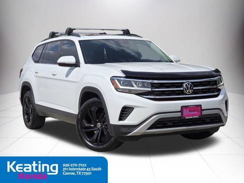 Used 2023 Volkswagen Atlas SE w/ Panoramic Sunroof Package FWD image 3