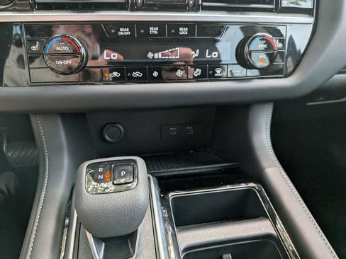 Used 2025 Nissan Pathfinder SV FWD image 19