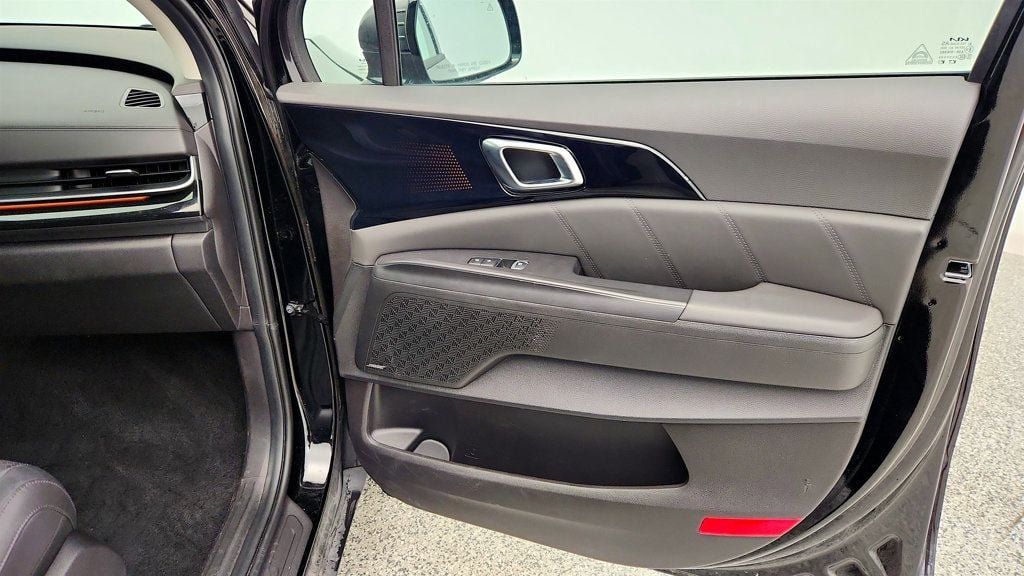 Used 2025 Kia Carnival SX Prestige FWD image 28