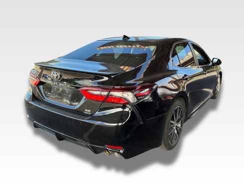Used 2022 Toyota Camry SE AWD/4WD image 4