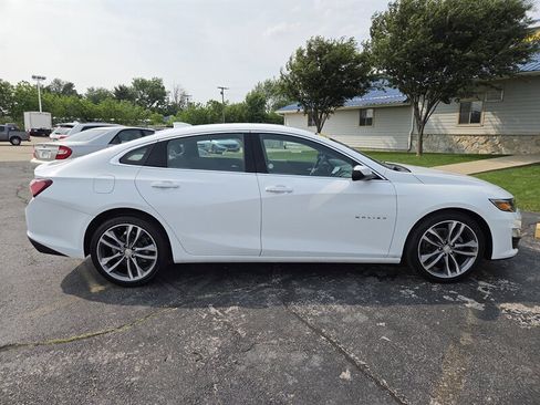 Used 2022 Chevrolet Malibu LT FWD image 2