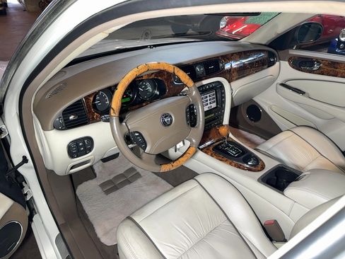 Used 2007 Jaguar XJ8 L RWD image 14
