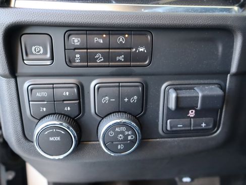 Certified 2025 Chevrolet Suburban RST w/ Comfort Package image 21