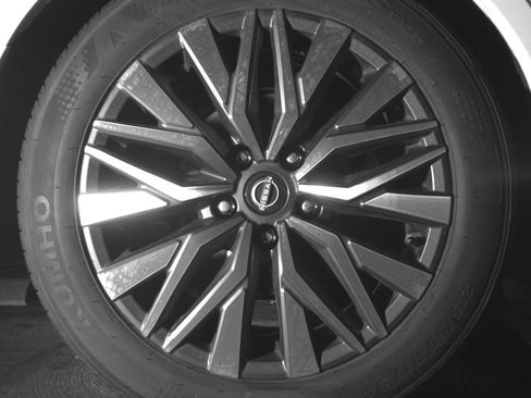 Used 2025 Nissan Altima 2.5 SV FWD image 15
