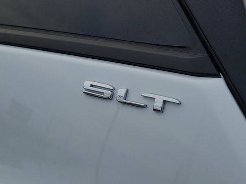 Used 2024 GMC Terrain SLT w/ Infotainment Package II image 39