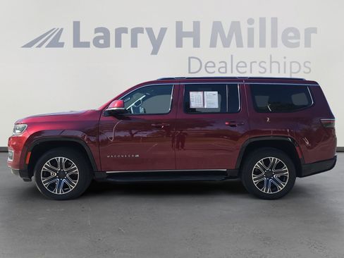 Used 2022 Jeep Wagoneer Series III w/ Flexible Seating Group AWD/4WD image 2