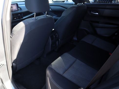 Used 2024 Nissan Rogue SV image 10