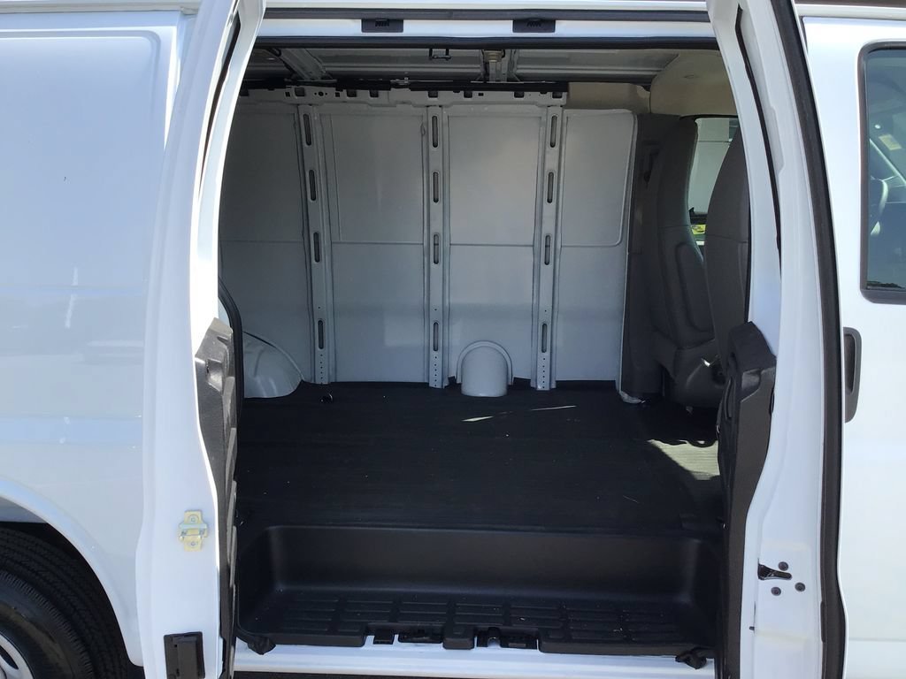 New 2026 Chevrolet Express 2500 w/ Driver Convenience Package RWD image 32