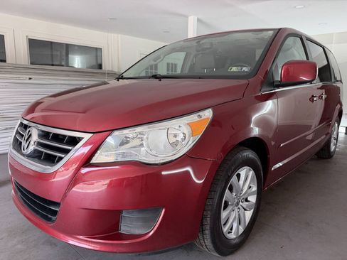 Used 2012 Volkswagen Routan SE FWD image 1