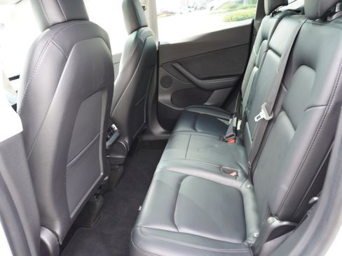 Used 2021 Tesla Model Y Long Range image 13