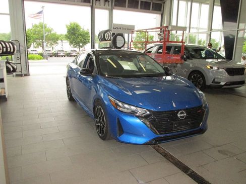 Used 2024 Nissan Sentra SR image 2