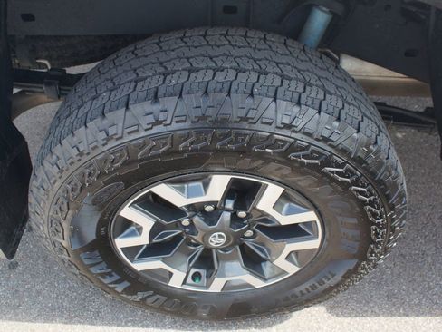 Used 2021 Toyota Tacoma TRD Off-Road w/ TRD Premium Off Road Package AWD/4WD image 27