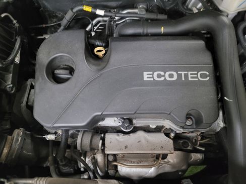 Used 2021 Chevrolet Equinox LS image 30