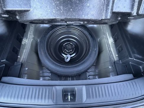 Used 2023 Honda HR-V EX-L image 9