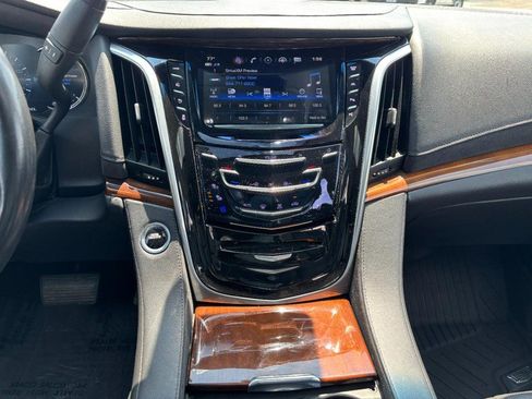 Used 2020 Cadillac Escalade Premium Luxury w/ Escalade Sport Edition AWD/4WD image 16