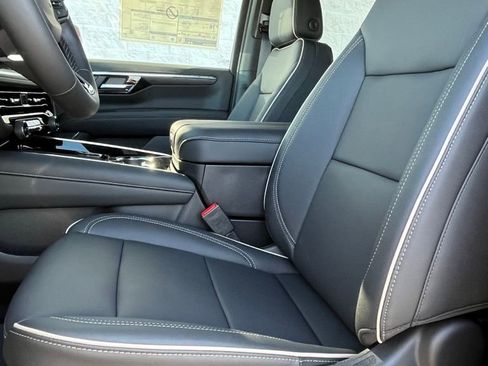 New 2026 Chevrolet Suburban Premier image 11