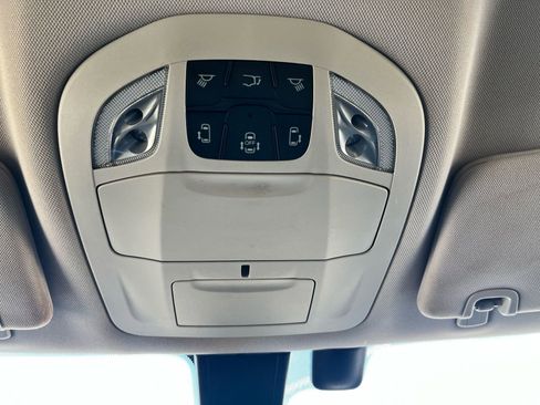 Used 2018 Chrysler Pacifica Touring-L image 24