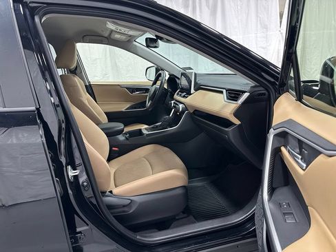 Used 2025 Toyota RAV4 XLE AWD/4WD image 57