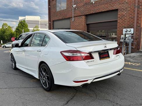 Used 2017 Honda Accord Sport image 11