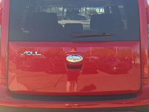 Used 2013 Kia Soul FWD image 13