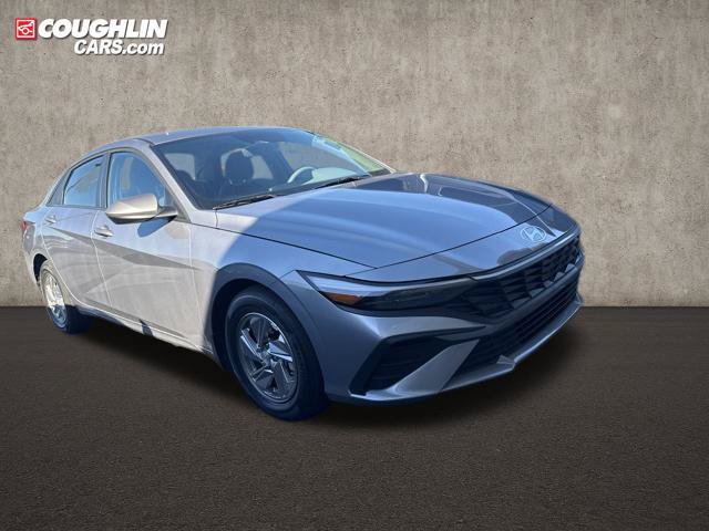 Used 2025 Hyundai Elantra SE FWD image 1