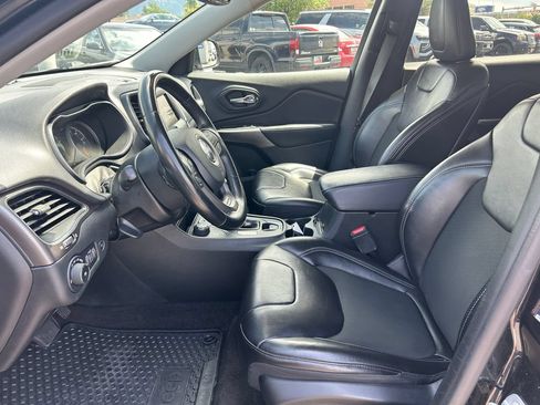 Used 2019 Jeep Cherokee Latitude Plus w/ Comfort/Convenience Group AWD/4WD image 26