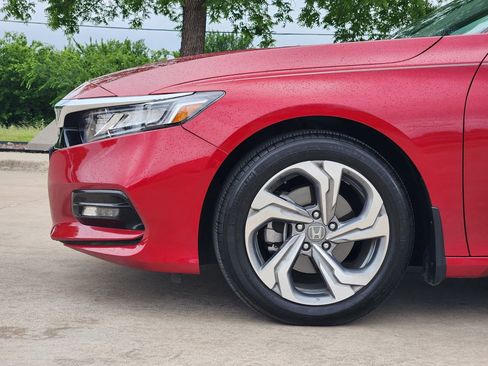 Used 2018 Honda Accord EX image 8