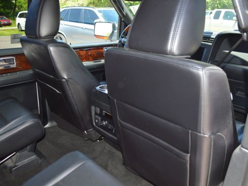 Used 2015 Lincoln Navigator 4WD image 27