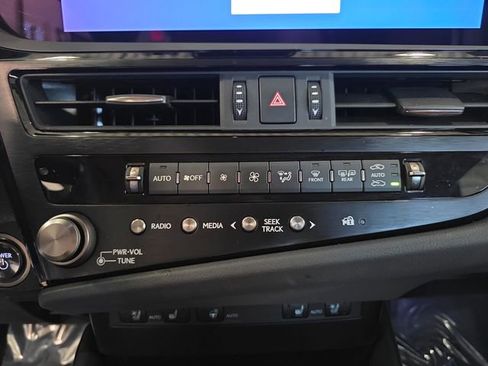Certified 2025 Lexus ES 300h w/ Premium Package image 23