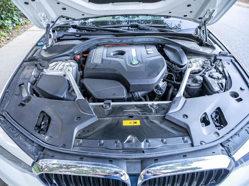 Used 2019 BMW 530e w/ Convenience Package image 38