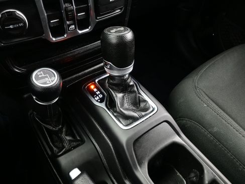 Used 2022 Jeep Wrangler Unlimited Sport image 19