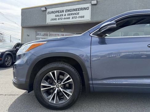 Used 2016 Toyota Highlander XLE image 11