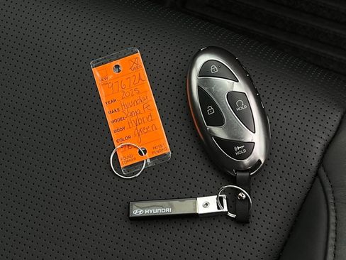 Used 2025 Hyundai Santa Fe Calligraphy image 28