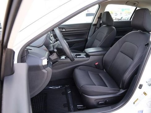 Certified 2025 Nissan Altima 2.5 SV FWD image 8