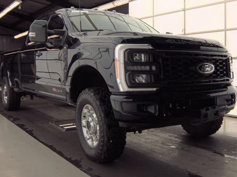 Used 2023 Ford F350 Lariat w/ Lariat Ultimate Package AWD/4WD image 4