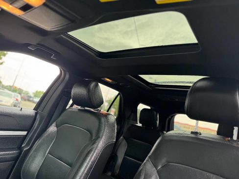 Used 2016 Ford Explorer XLT w/ Equipment Group 202A AWD/4WD image 23