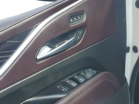 Used 2023 Cadillac Escalade V w/ LPO, ONYX Package AWD/4WD image 25