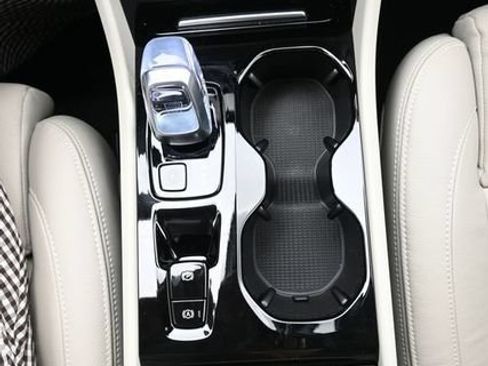 Used 2023 Volvo XC40 B5 Ultimate w/ Protection Package Premier AWD/4WD image 11