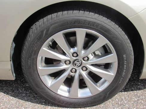 Used 2017 Toyota Camry XLE w/ Moonroof Package FWD image 9