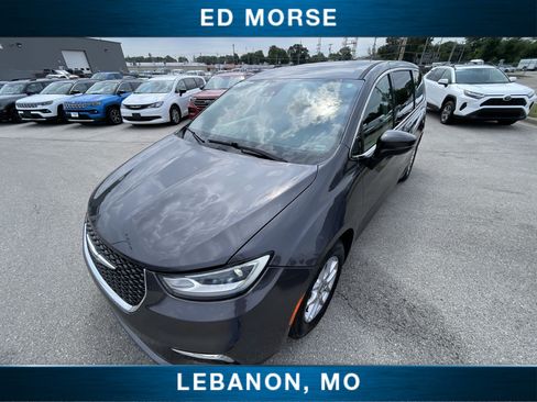 Used 2023 Chrysler Pacifica Touring-L FWD image 19