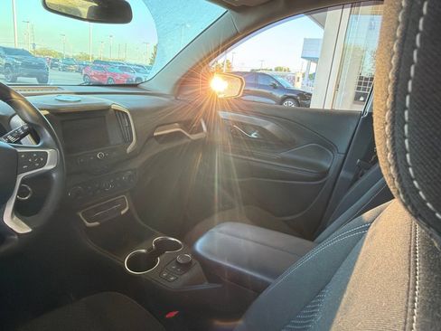 Used 2022 GMC Terrain SLE w/ Driver Convenience Package FWD image 5